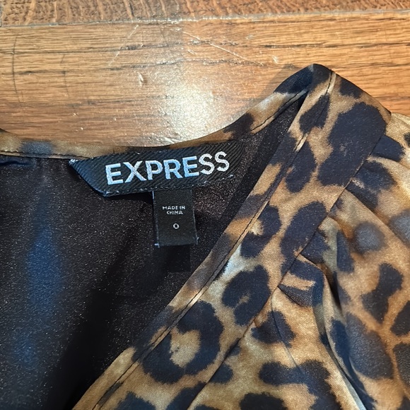 EXPRESS - Picture 3 of 5